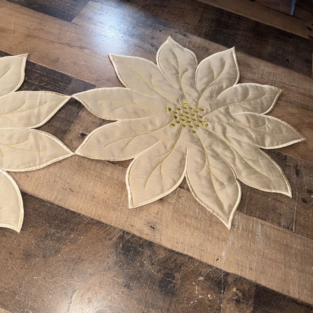Bella Luxe Ivory Linen Poinsettia Christmas Table Runner 50x17 Gold Embroidered - Picture 6 of 10